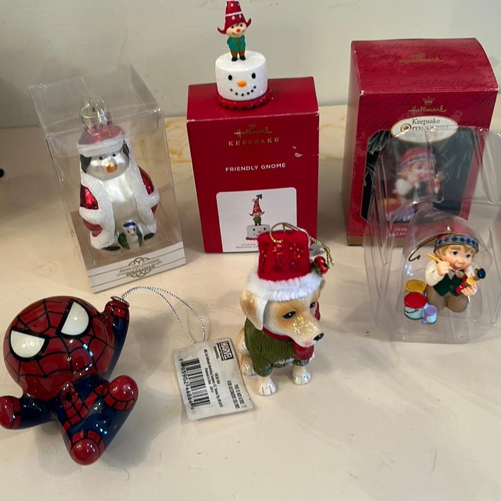ASSORTED CHRISTMAS ORNAMENTS SET OF 5